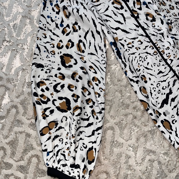 White House Black Market Animal Print Blouse - Picture 4 of 6